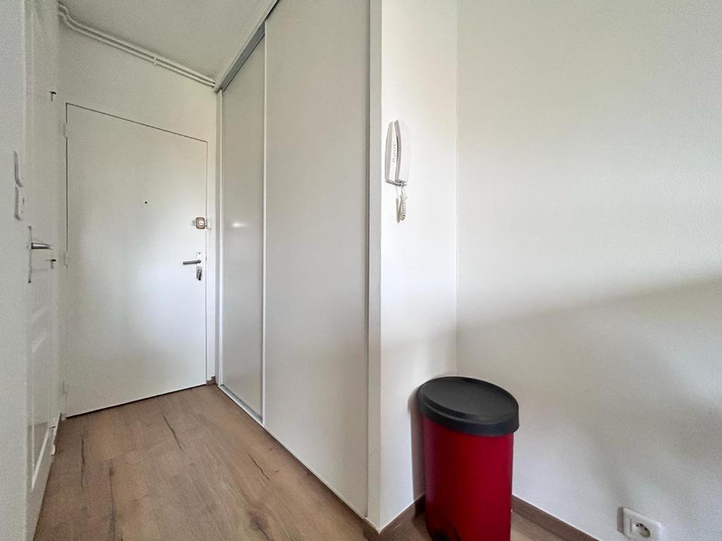 Studio Confortable Et Lumineux Proche Des Hopitaux - Hotel De Ville Beaumont Beaumont  Экстерьер фото